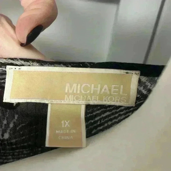 Michael Kors Palm Print V-Neck Poncho Tunic Top Size 1X Black, White & Gold - Picture 2 of 7